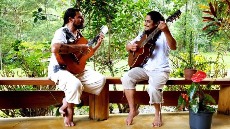 Show virtual de músico vianense apresenta moda de viola e MPB