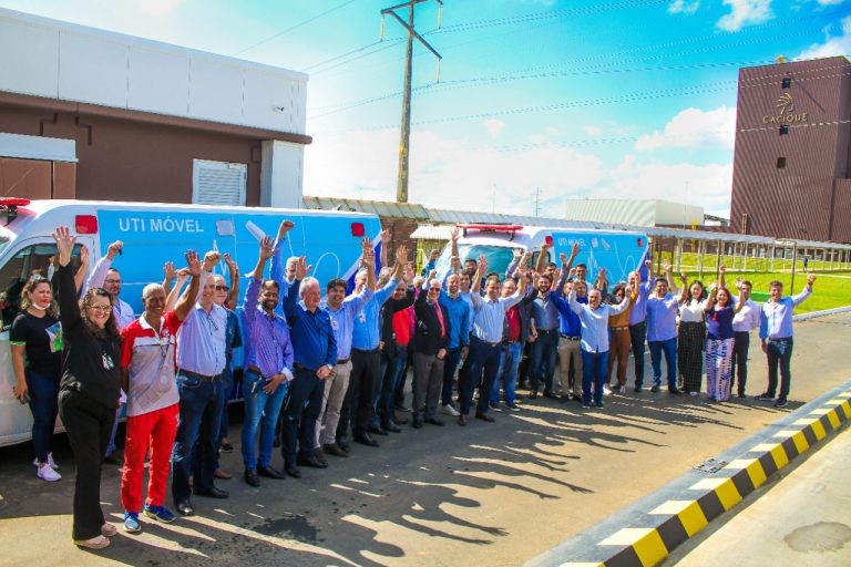 Prefeitura de Linhares recebe duas ambulâncias da Companhia Cacique de Café Solúvel
