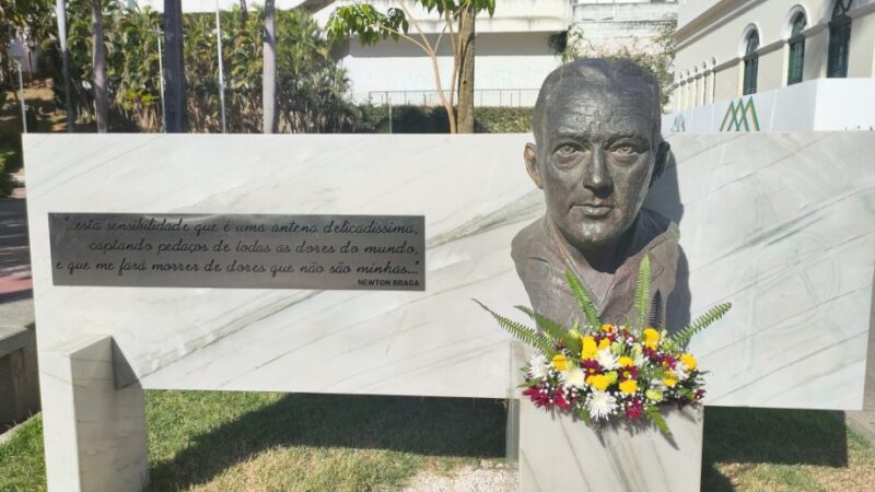 Newton Braga recebe homenagem no Dia de Cachoeiro