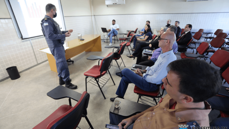 Gabinete de Gestão Integrada Municipal de Cariacica discute estratégias com forças de segurança pública