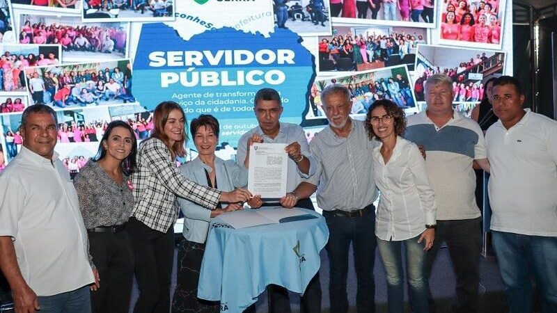 Prefeitura da Serra assina contrato para implantação de plano de cargos, carreiras e remuneração