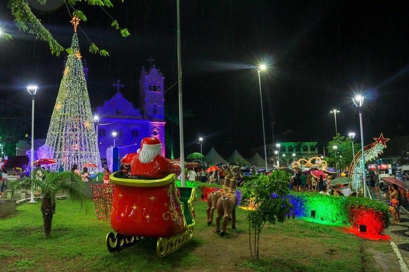 Magia e muita reflexão marcam a inauguração da decoração Natalina de Serra Sede