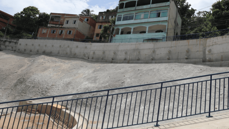 Secretaria de Obras finaliza a construção do muro de contenção no bairro Itaquari em Cariacica