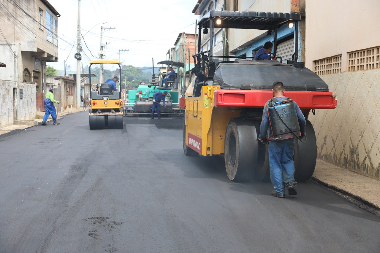 Secretaria de Serviços de Cariacica realiza recapeamento asfáltico em avenidas de Flexal I e II