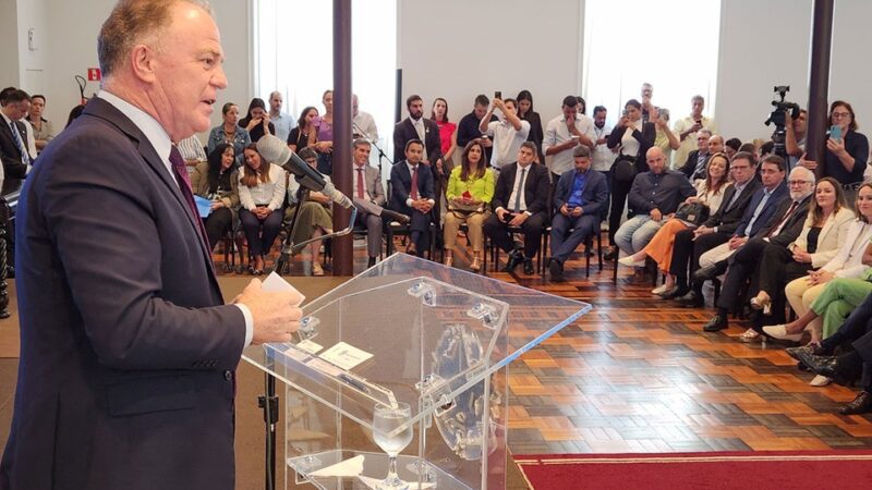 Governador Renato Casagrande anuncia novos investimentos na área da educação