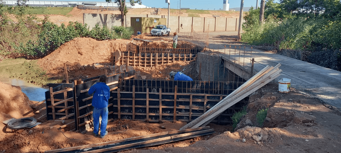 Secretaria de Obras de Cariacica inicia a construção de ponte na região de Porto das Pedras