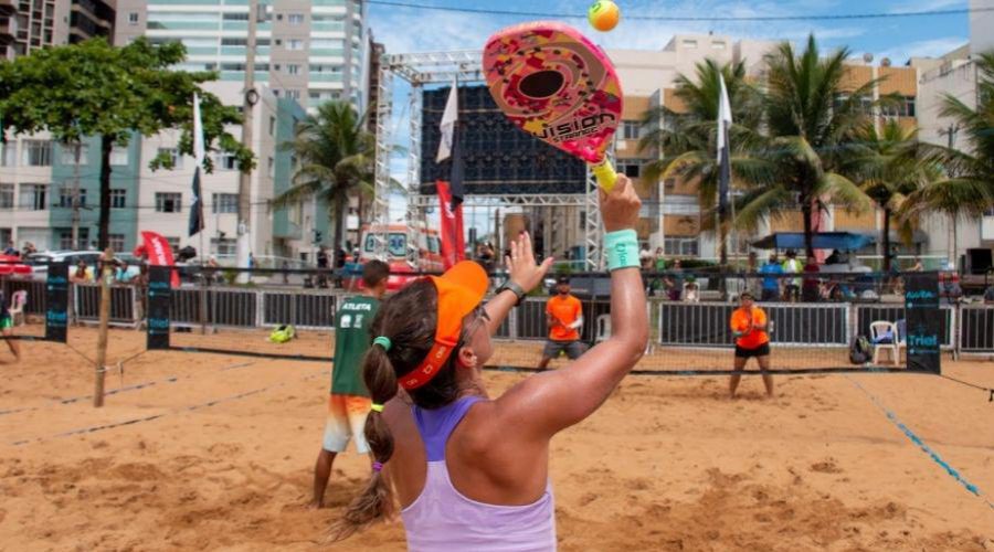 Vila Velha recebe centenas de atletas para o campeonato estadual de beach tênis