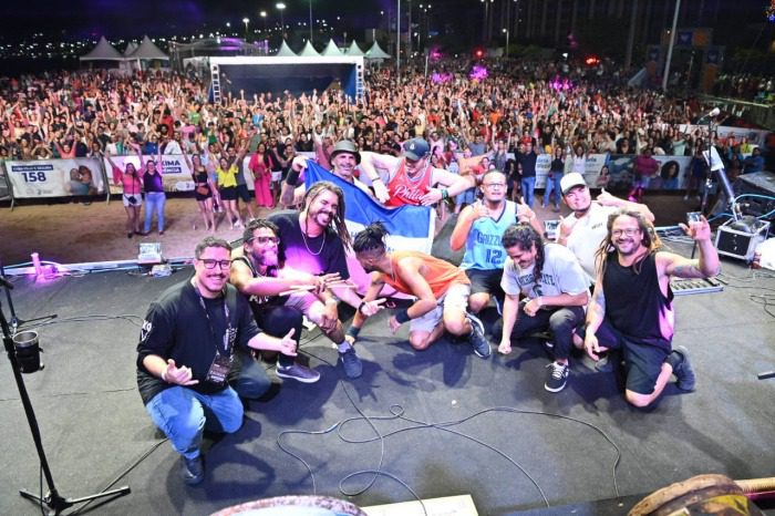 Shows da Arena de Verão em Camburi atraem aproximadamente 100 mil pessoas neste final de semana