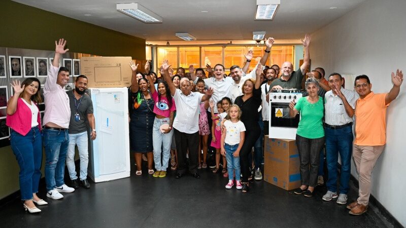 Mais seis famílias de Vitória são beneficiadas pelo Bônus Moradia com a casa própria