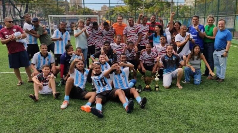 Pazolini curte um domingo tradicional com feira e futebol