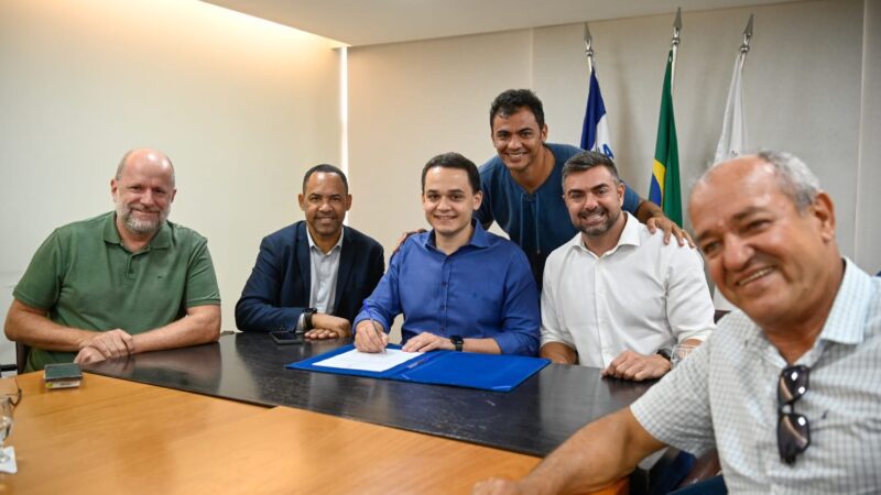 Edital para obras de drenagem urbana e pavimentação é lançado por Pazolini em Jardim Camburi