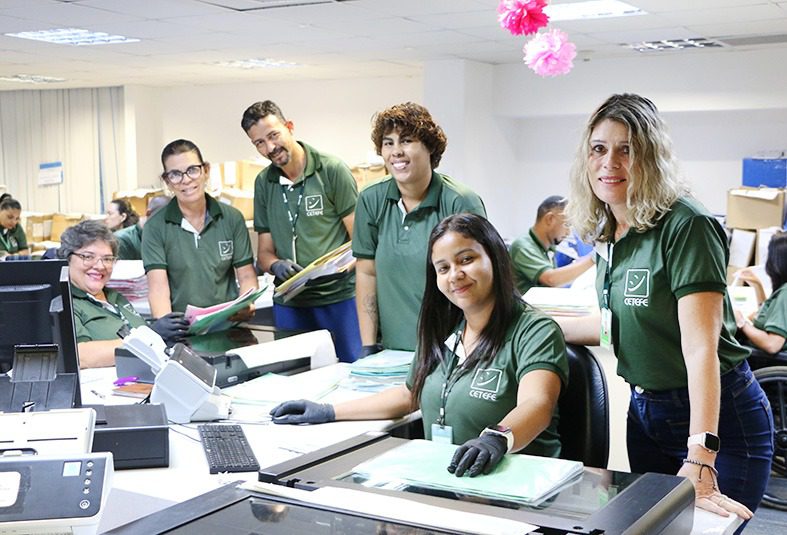 Colaboradores com deficiência auditiva contribuem para digitalização de um milhão de processos no TJES