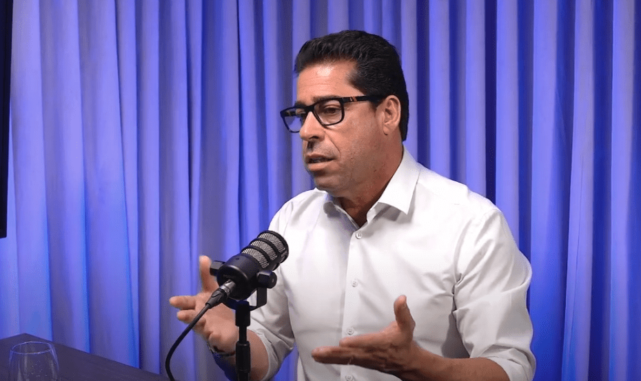 Marcelo Santos conquista reeleição na Ales com apoio total dos deputados