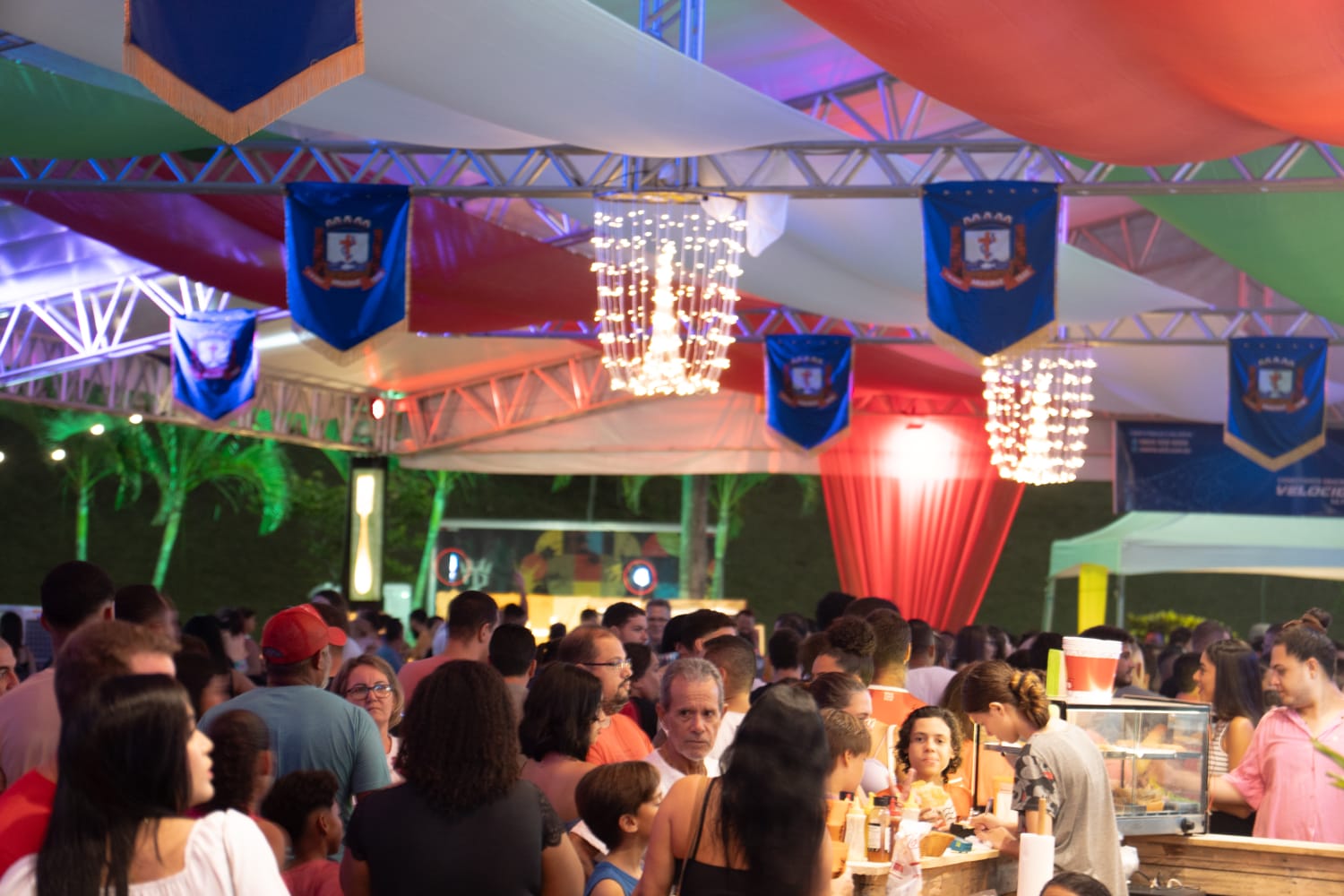 Tá chegando o Festival Aracruz Botecos! Bora comemorar o aniversário da cidade do melhor jeito: com comida boa, música daquelas e, claro, cerveja gelada!