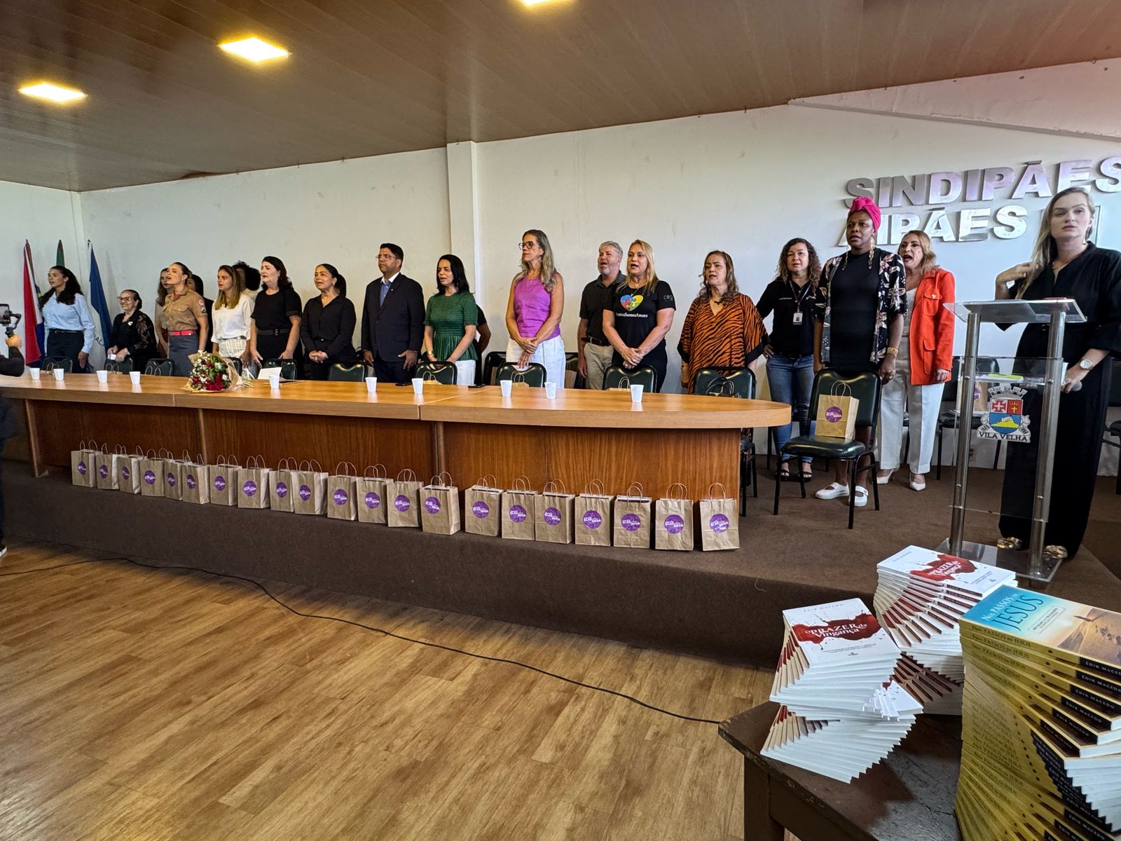 Tarde de Celebração: Vereador Deva Reúne Centenas de Mulheres em uma Homenagem Especial