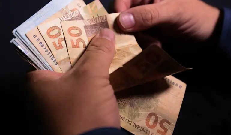 Empréstimo consignado para CLT tem início hoje (21/03): veja como solicitar
