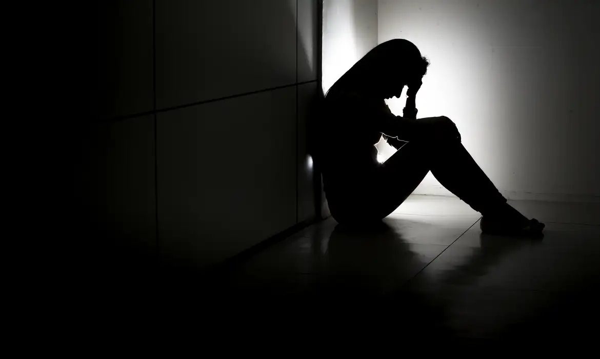 Alterações nas regras de saúde no trabalho incluem saúde mental e passam a valer dia 26/03