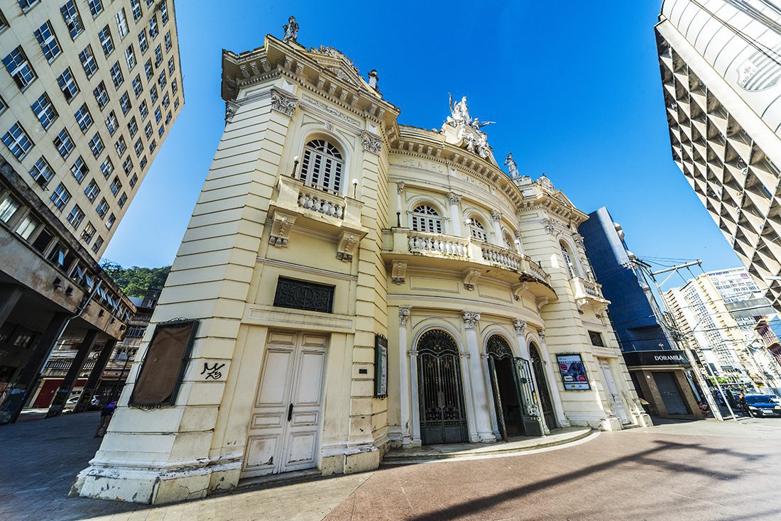 Icônico Teatro Carlos Gomes será reaberto após anos de inatividade