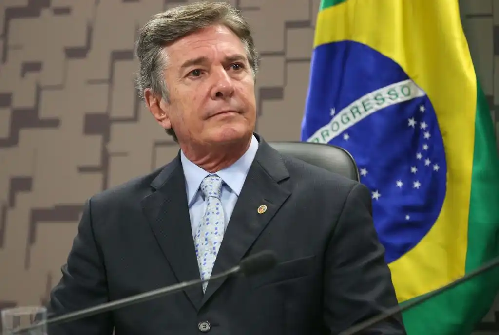 Por motivos de saúde, ex-presidente Fernando Collor deixa prisão e cumprirá pena em regime domiciliar