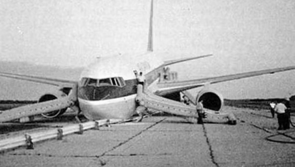 O dia em que um Boeing 767 virou planador, e pousou com segurança.