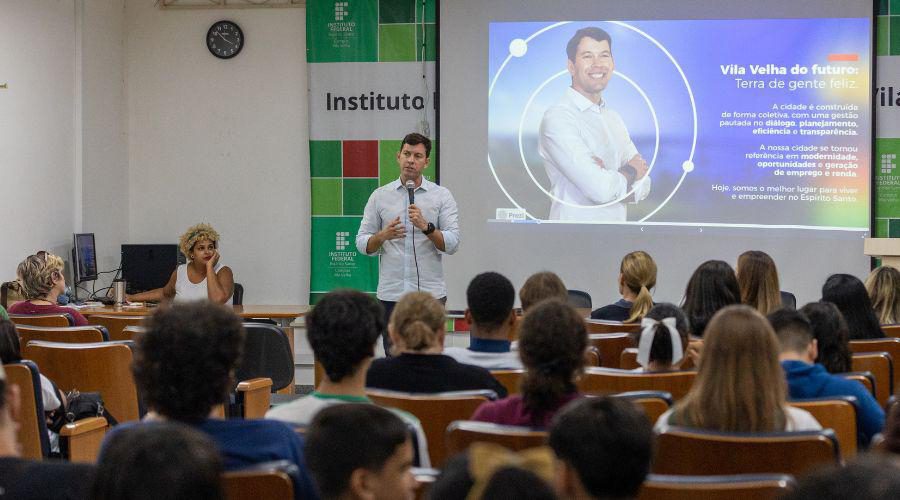 Prefeito Arnaldinho Borgo apresenta avanços de Vila Velha em conferência do Ifes