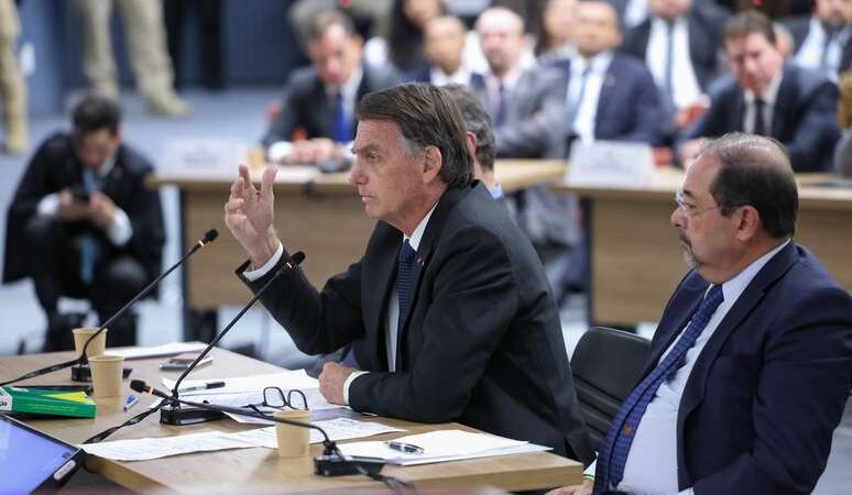 Bolsonaro diz em depoimento que apoiadores de intervenção militar são “malucos”