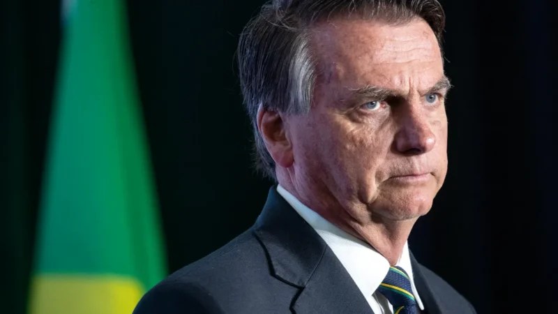 Conteúdo de pen drive apreendido na casa de Bolsonaro é considerado irrelevante pela PF