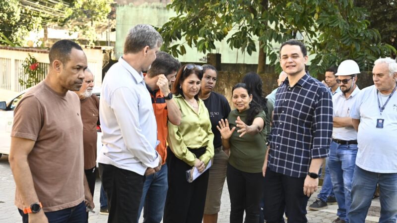 Pazolini visita obras da nova praça e encosta no bairro Universitário