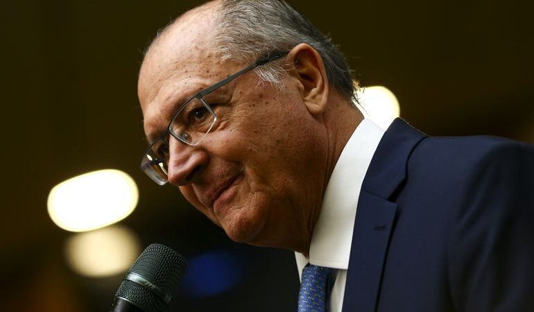 Tarifaço de Trump: vice-presidente Alckimin informa que, até terça (15), Brasil publicará decreto de reciprocidade