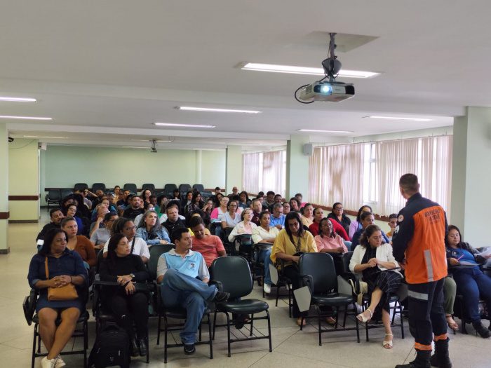 Vitória capacita agentes de saúde e combate a endemias em primeiros socorros