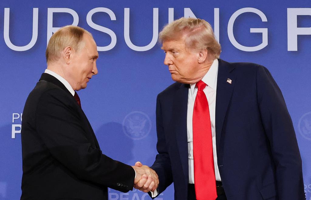 Trump elogia reunião com Putin e agenda encontro com Zelensky para discutir paz na Ucrânia