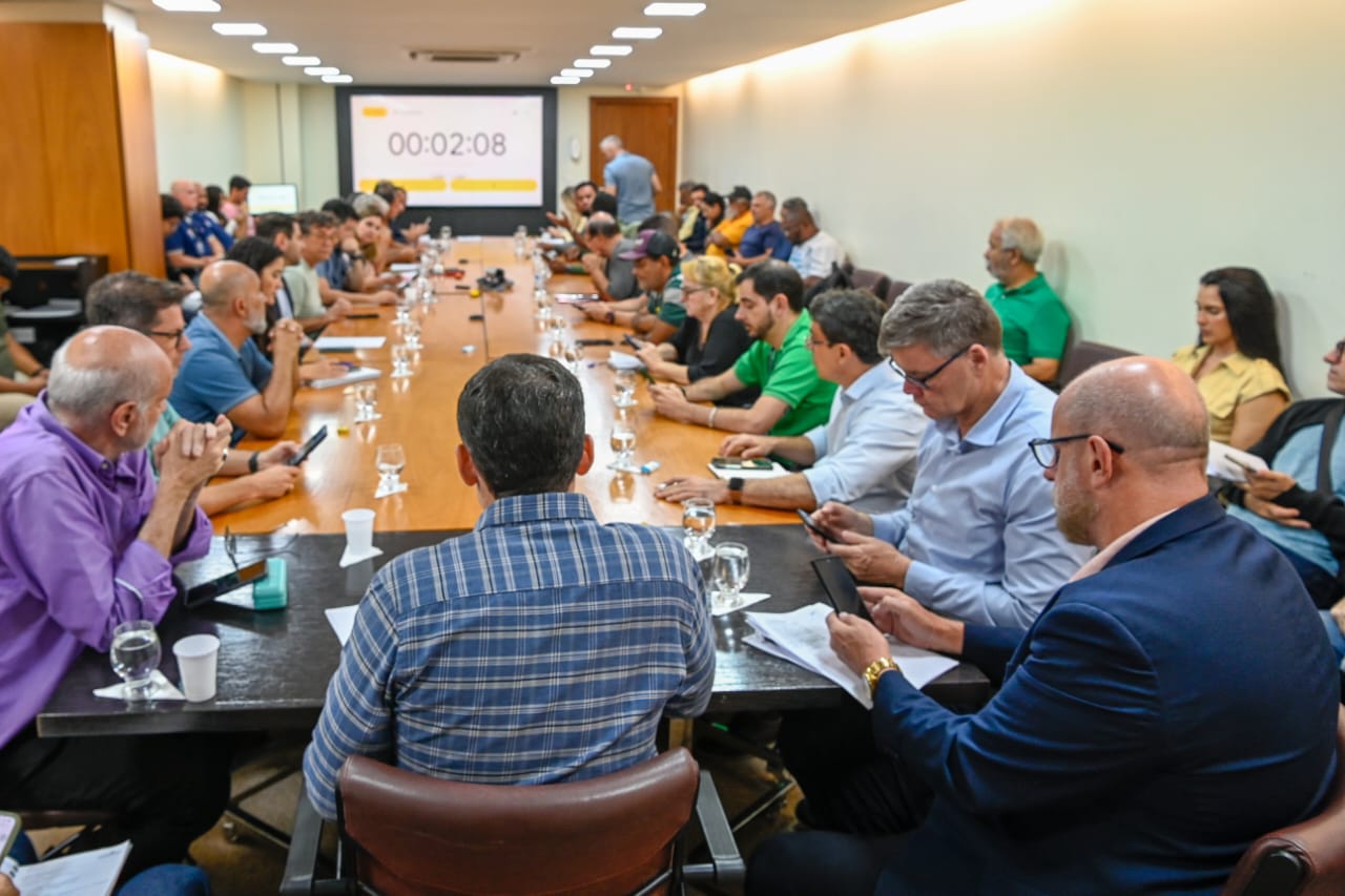 Vitoria do diálogo: líderes comunitários e gestão se reúnem e alinham ações para bairros da capital