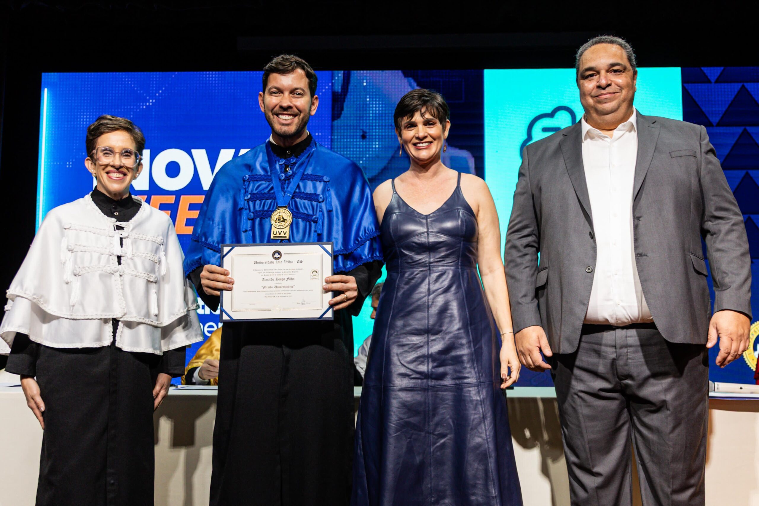 Prefeito Arnaldinho Borgo recebe título Mérito Universitário da UVV