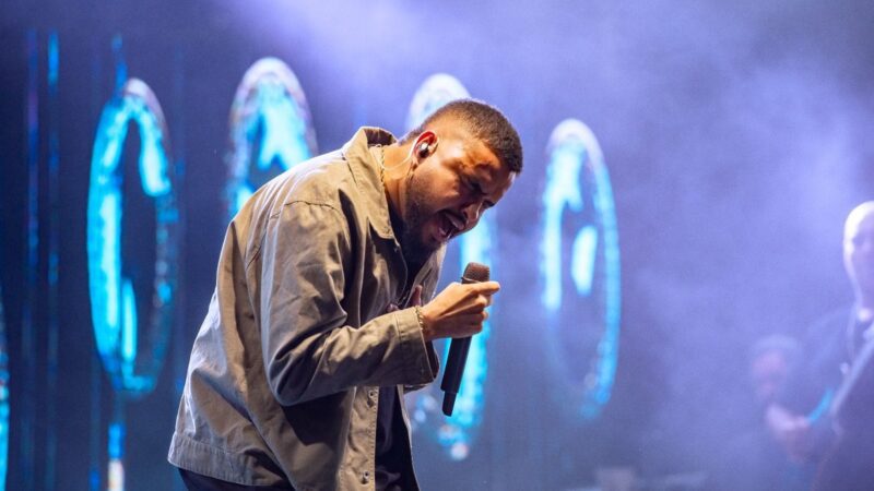 Cantor Yan, fenômeno do pagode, faz show em Vitória nesta sexta-feira (03)