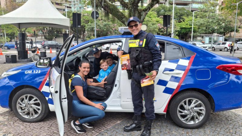 Guarda de Vitória realiza blitz educativa na abertura da Semana Nacional do Trânsito