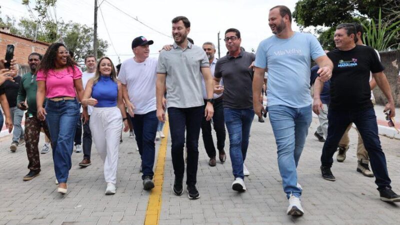 Treze vias são inauguradas em Barramares com a presença do prefeito e do governador