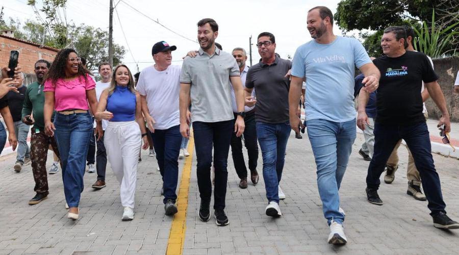 Treze vias são inauguradas em Barramares com a presença do prefeito e do governador