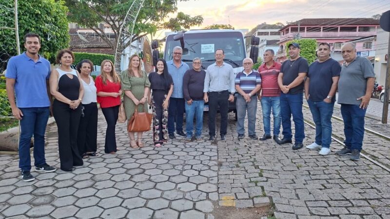 Seag investe em infraestrutura rural e entrega caminhão em Muqui