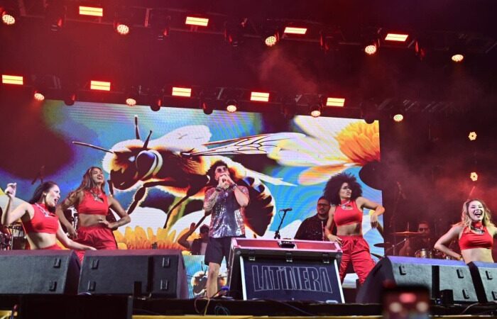 Dois shows e transmissão em TV aberta marcam penúltima noite da Arena de Verão em Camburi