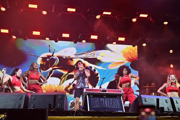 Dois shows e transmissão em TV aberta marcam penúltima noite da Arena de Verão em Camburi