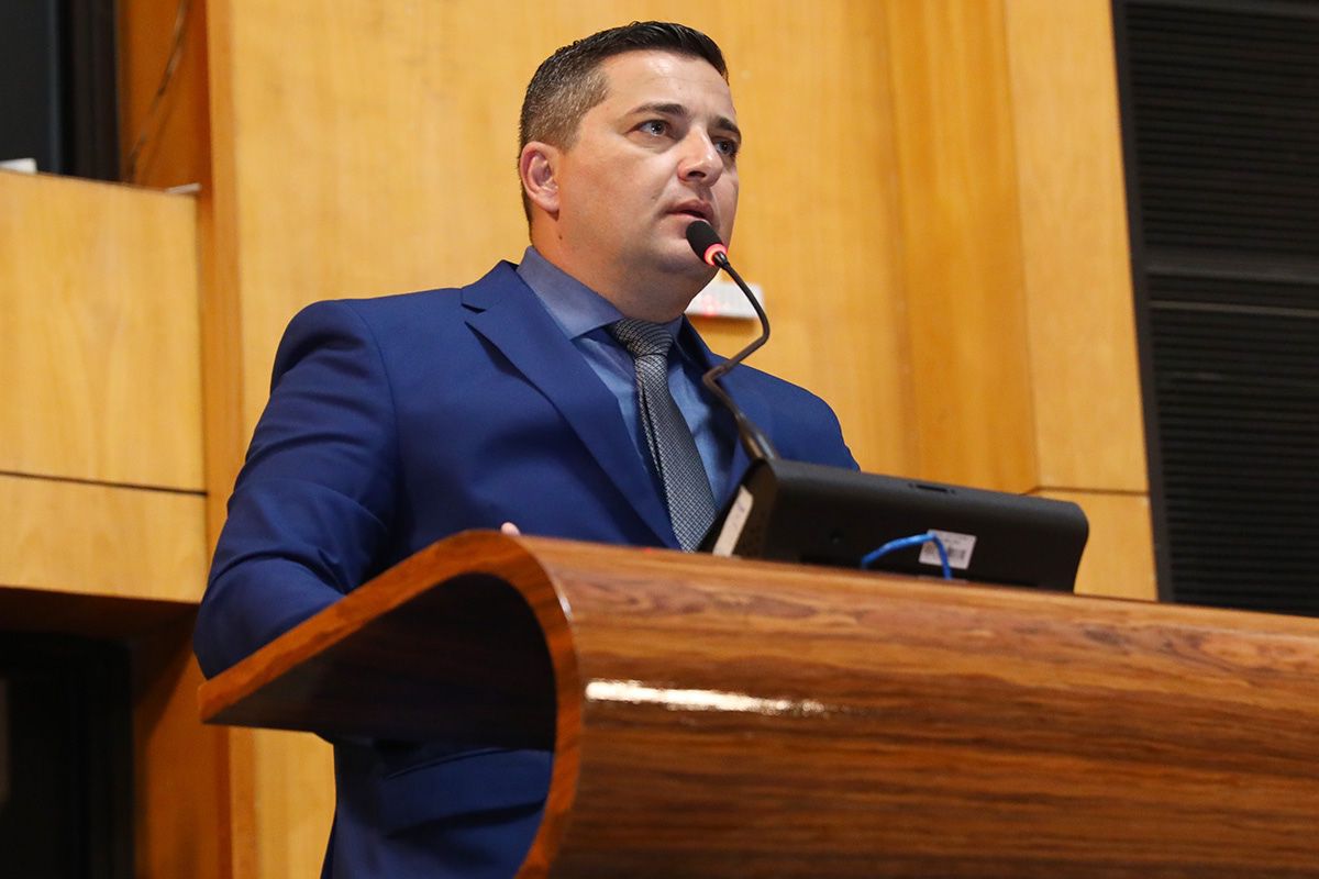 Deputado Wellington Callegari move Ação Civil Pública contra resolução do Governo do Estado na educação