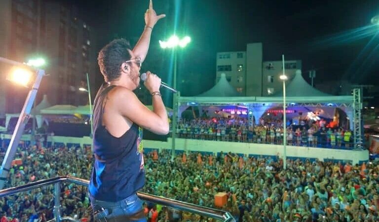 Camburi se prepara para o Esquenta Folia com trio, água gelada e orla limpa no domingo (1º)