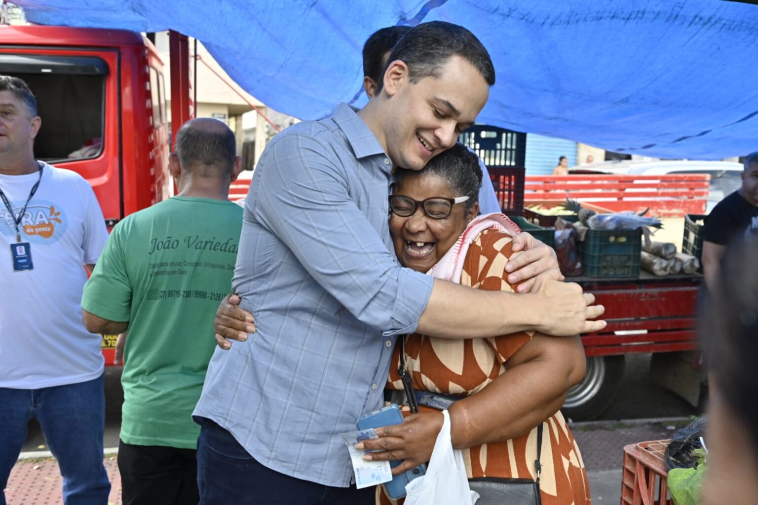 Pazolini destaca políticas de proteção às mulheres em ação na feira de Itararé