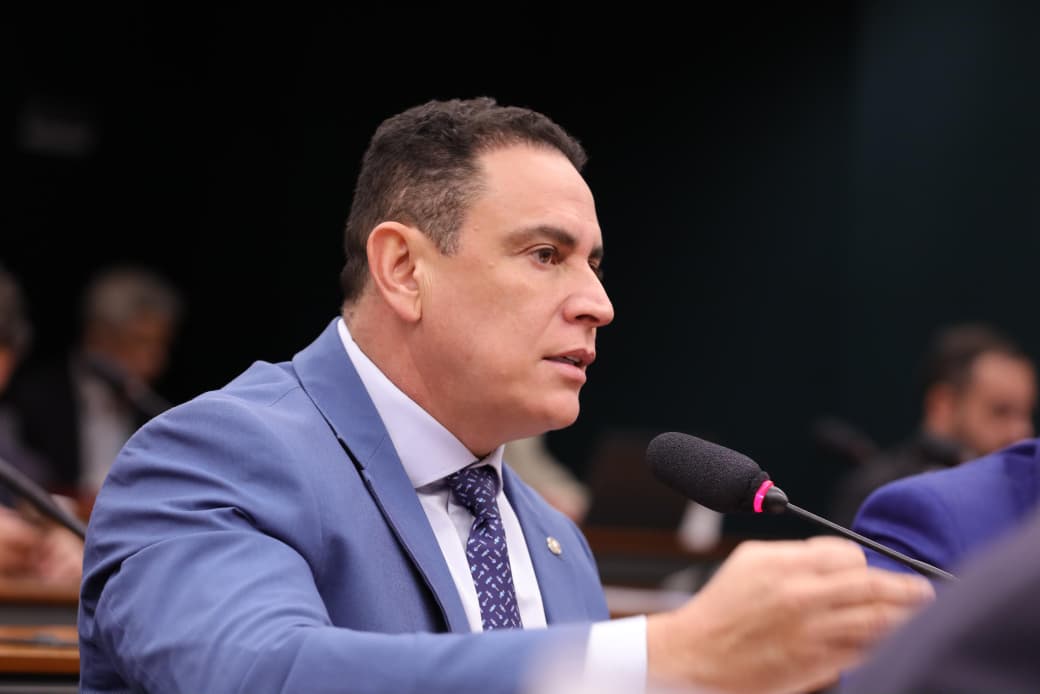 Deputado Da Vitória apresenta proposta que amplia pena para assassinos de mulheres de até 50 anos de prisão