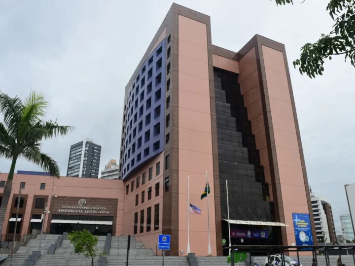 Poderes e instituições marcam presença na abertura do ano legislativo na Assembleia