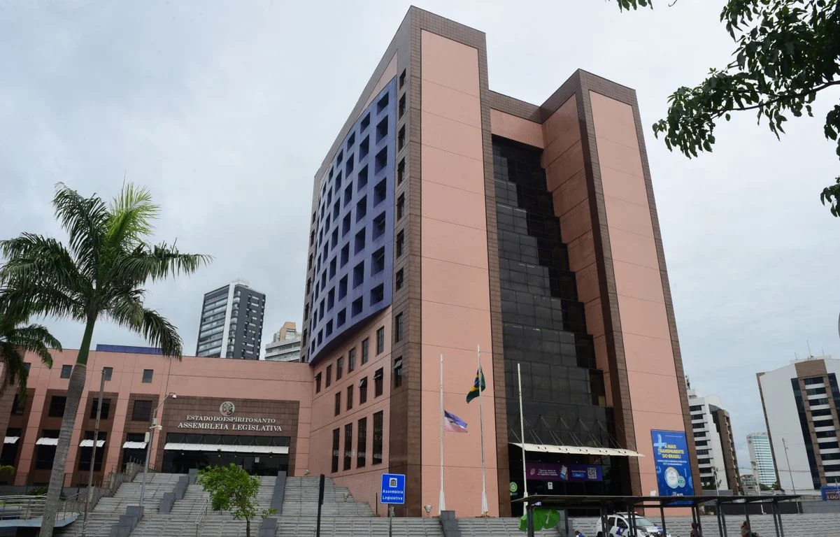 Poderes e instituições marcam presença na abertura do ano legislativo na Assembleia