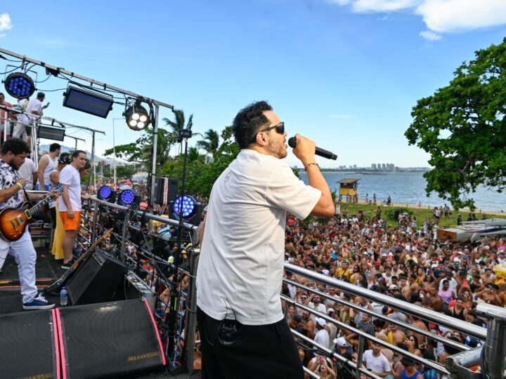 Multidão marca o Carnaval 2026 em Vitória com 50 mil pessoas na Orla de Camburi