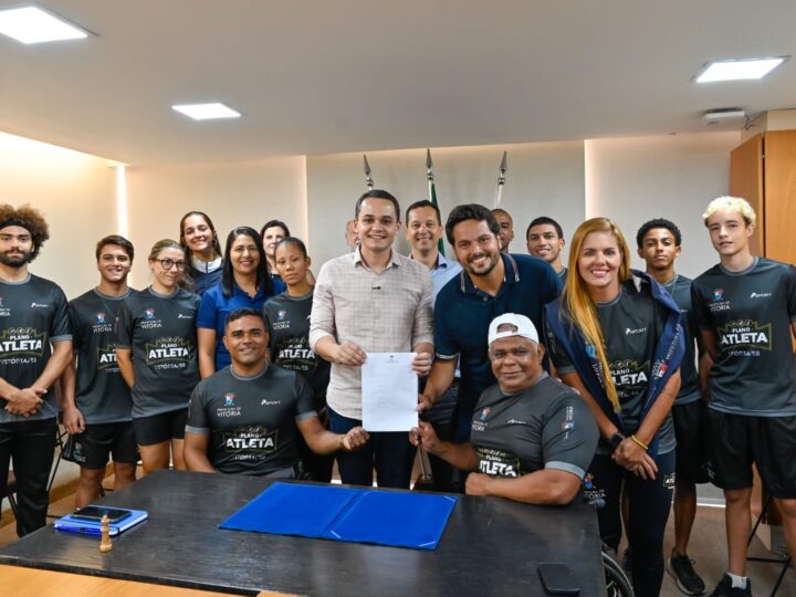 Pazolini oficializa lei que integra Bolsa Atleta às Academias Populares