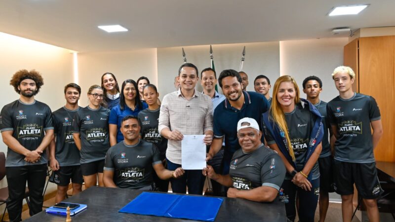 Pazolini oficializa lei que integra Bolsa Atleta às Academias Populares