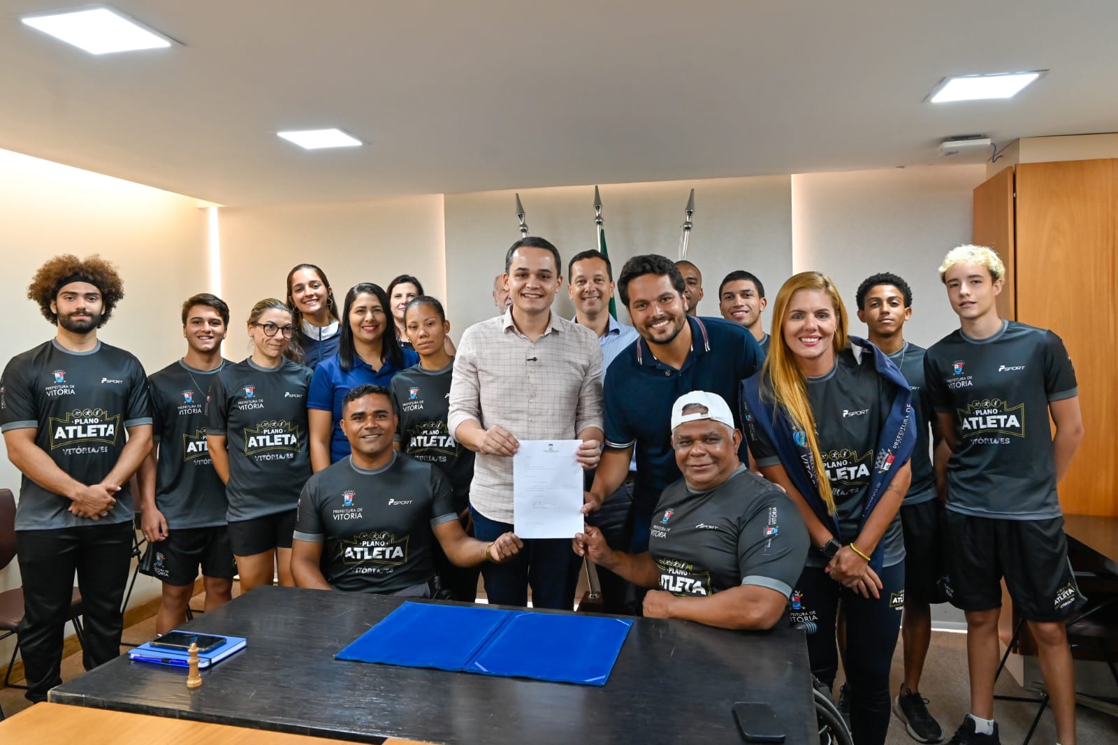 Pazolini oficializa lei que integra Bolsa Atleta às Academias Populares